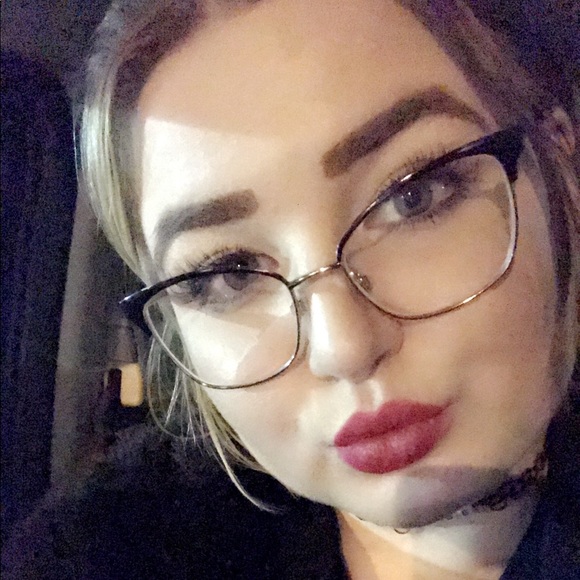 Meet your Posher, Audrey - Picture 1 of 1